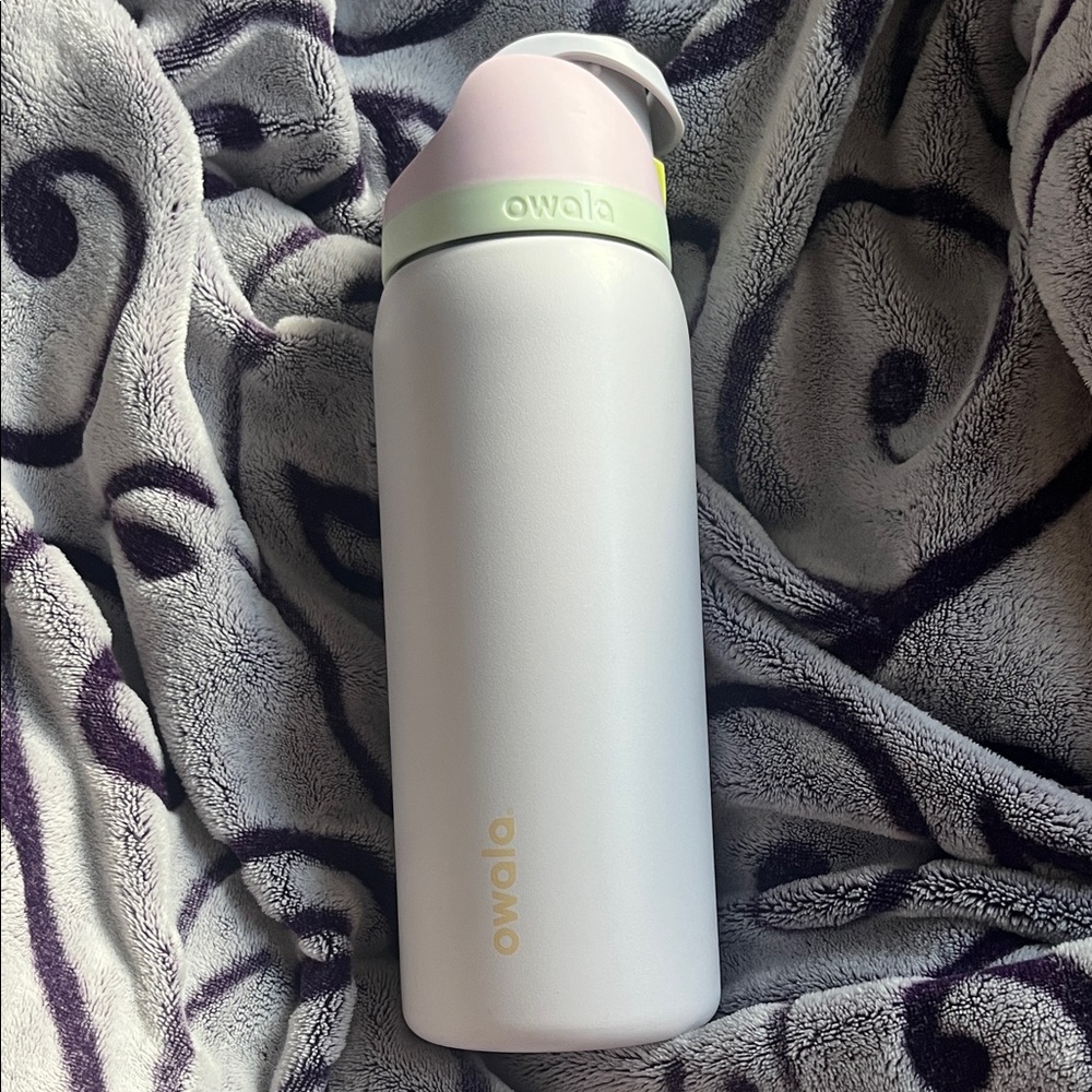 Owala Candy Coated FreeSip Water Bottle🍬